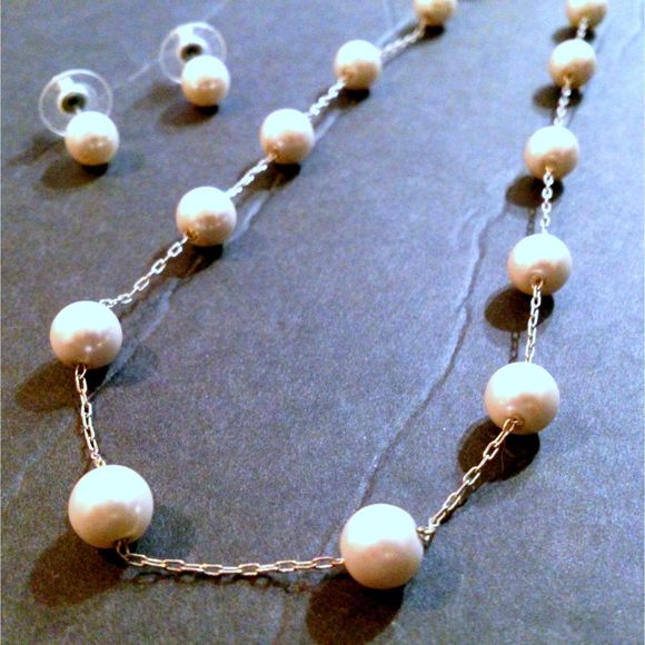 Vintage Faux Pearl Station Chain Necklace with Stud Earrings - Picture 3 of 4